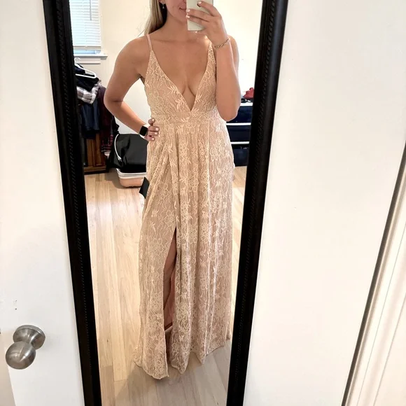 NWT lulus Maxi lace dress - Picture 4 of 4